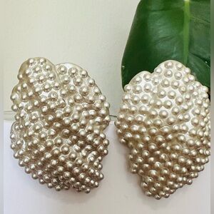 Jewellians 1980’s huge silvery runway clip earrings